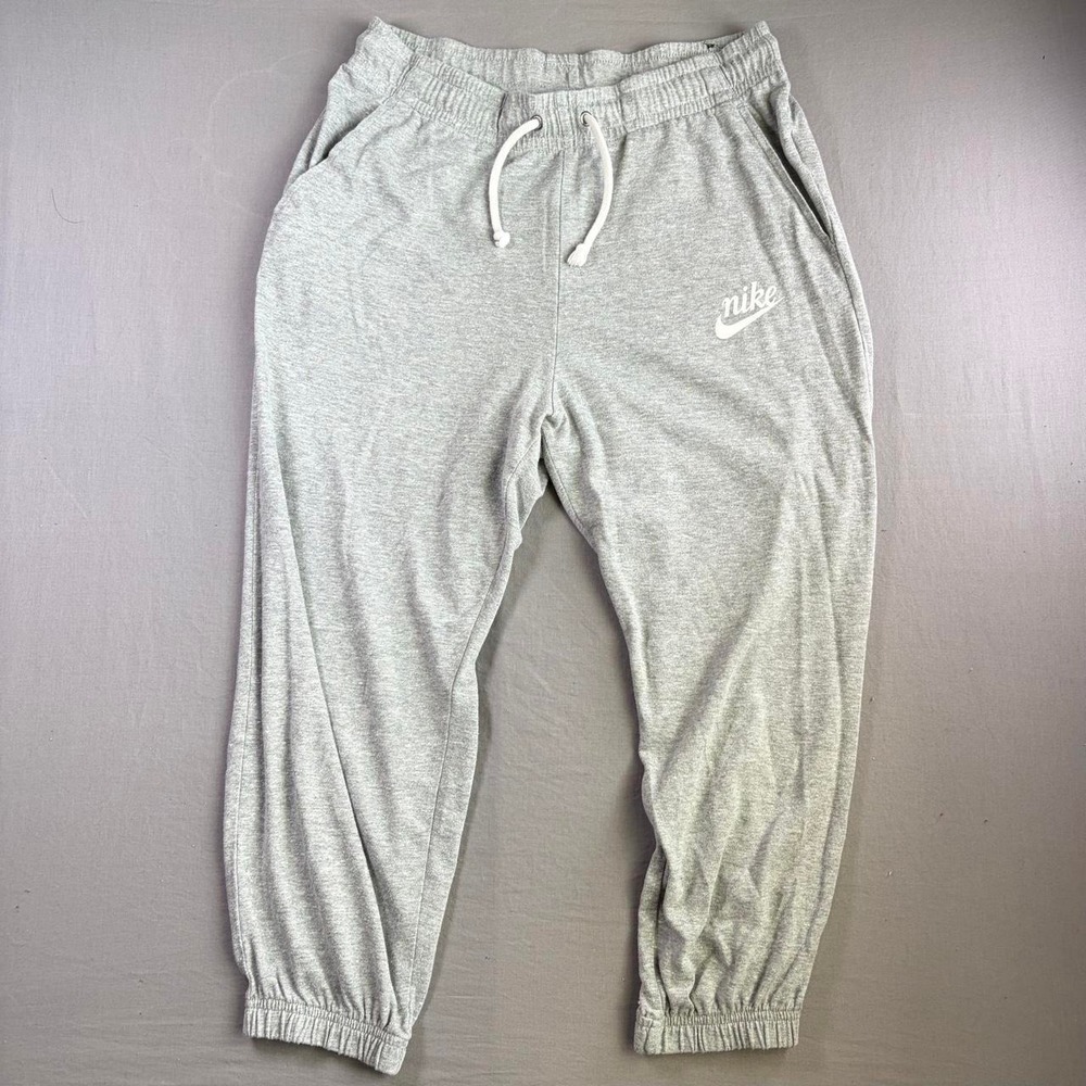Gray Nike joggers capri